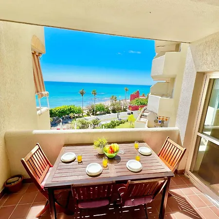 아파트 Beachfront In Benalbeach *